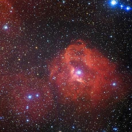 La regione di formazione stellare Gum 41. Immagine presa dal WFI (Wide Field Imager) montato sul telescopio da 2,2 metri dell'Osservatorio dell'ESO. Crediti: Eso 