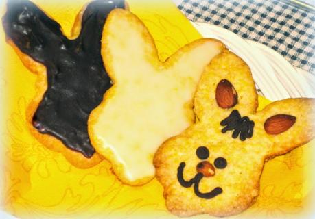 BISCOTTI DI PASQUA DECORATI CON GLASSA BIANCA E NERA