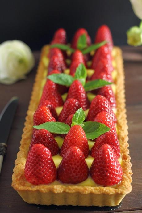 Crostata al farro con crema al limone e fragole