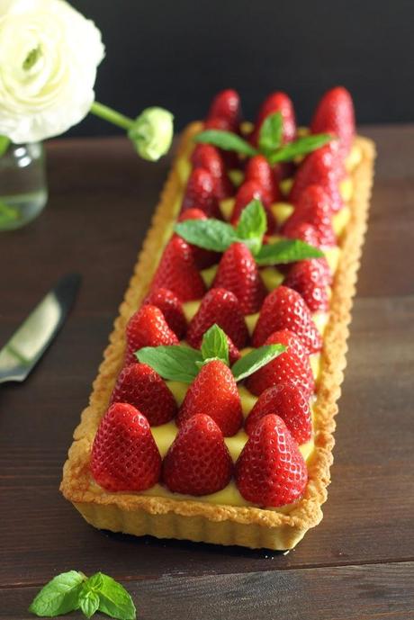 Crostata al farro con crema al limone e fragole