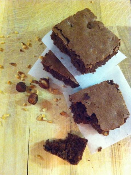 BROWNIES AL CIOCCOLATO FONDENTE E NOCCIOLE