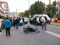 Scooter in città senza regole. Chi guida che insegna ai figli?