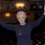 Angela Lansbury riceve il titolo di “Lady” dalla regina Elisabetta