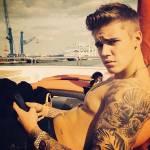 Justin Bieber su Instagram con la faccia da “duro”: le foto