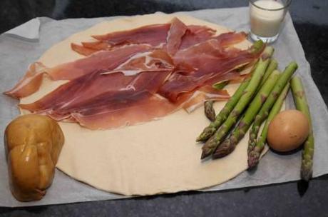 Sfogliata con asparagi, prociutto crudo e scamorza ingredienti