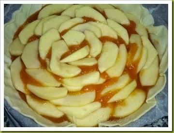 Torta sfogliata di mele con marmellata di albicocche e gelatina (3)