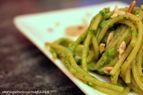 Spaghetti integrali con pesto di rucola, pompelmo e semi di girasole