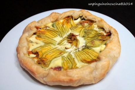 Quiche di primavera con zucchine, fiori di zucca e acciughe