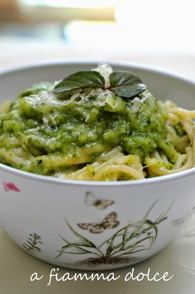 Spaghetti alla crema di zucchine e menta