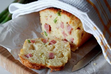 Plumcake salato con pecorino, mortadella e asparagi