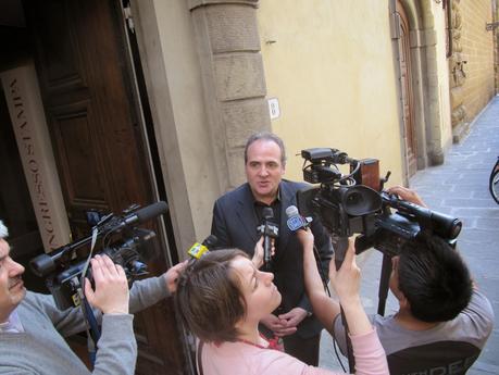 Alla conferenza stampa per la mostra di Calvetti “The world in one room / Il mondo in una stanza”