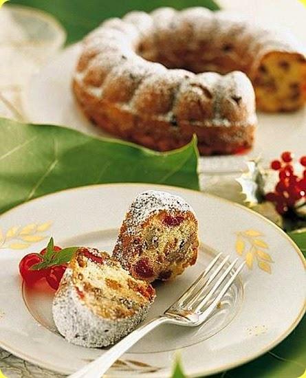 Ciambella alla ricotta con uvetta e frutta candita