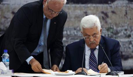 Abu Mazen firma