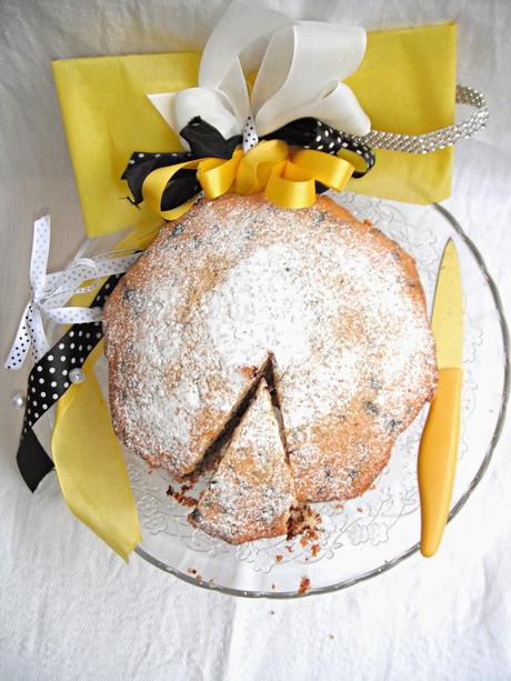 Torta sofficissima all'acqua con scaglie di cioccolato