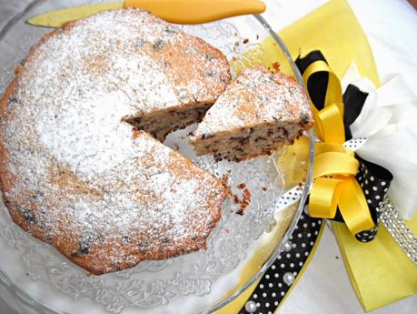 Torta sofficissima all'acqua con scaglie di cioccolato