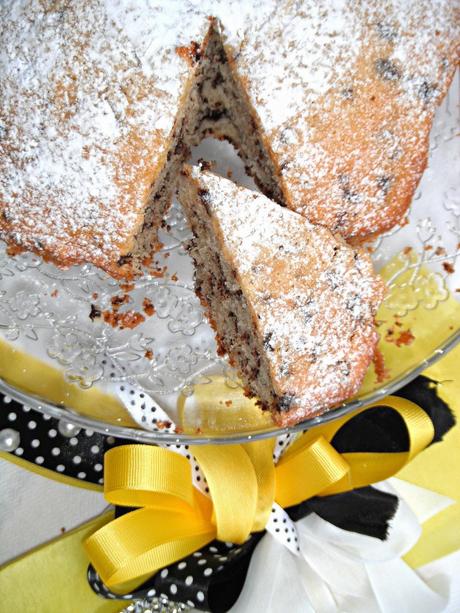 Torta sofficissima all'acqua con scaglie di cioccolato