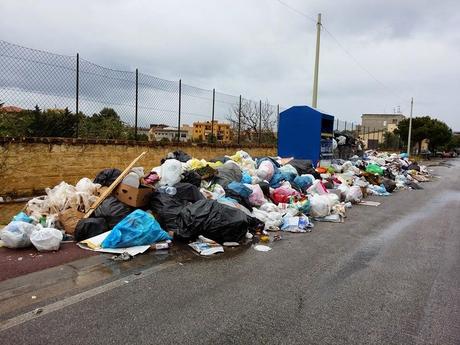 Perchè chi vuole emigrare dalla Sicilia è un pazzo: le foto dello schifo di Aspra