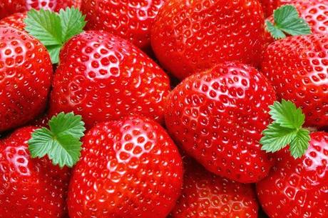 In the Street...Strawberry time...Elisa Nalin, Paris