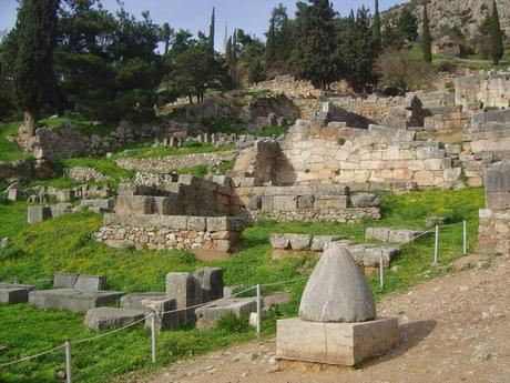 IL SANTUARIO DI DELFI
