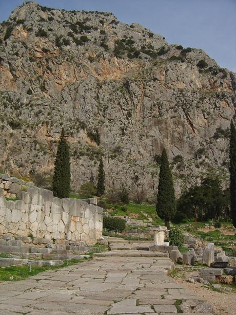 IL SANTUARIO DI DELFI
