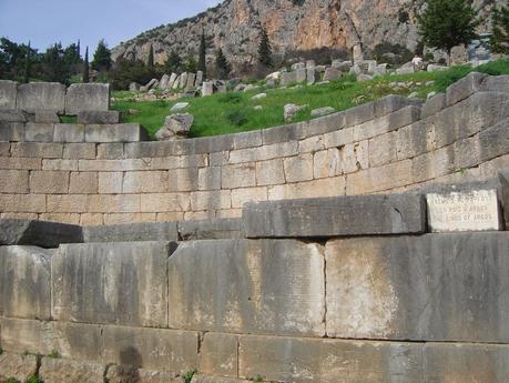 IL SANTUARIO DI DELFI