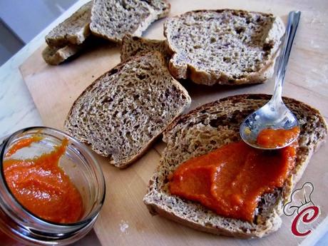 Fette biscottate ai frutti rossi e mandorle: il piacere di pensare home made, a partire dalla prima colazione