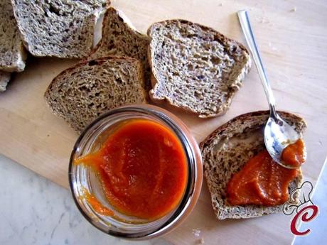 Fette biscottate ai frutti rossi e mandorle: il piacere di pensare home made, a partire dalla prima colazione