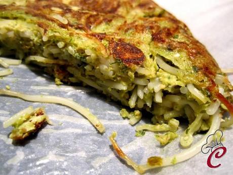 Frittata di spaghetti di riso basmati con pesto di rucola: che sia sole o che sia pioggia il piacere è garantito