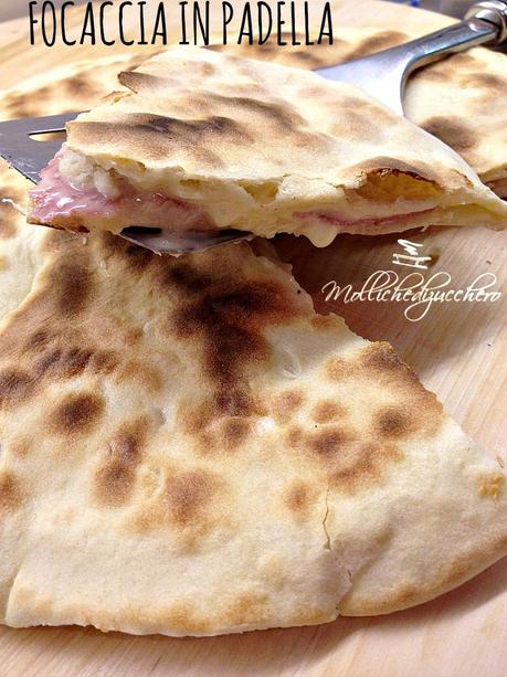 focaccia in padella salame e formaggio