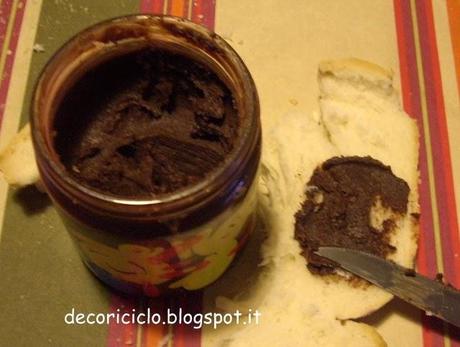 Crema spalmabile fai-da-te, con cioccolato e nocciole