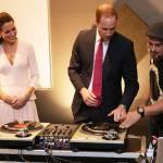 William e Kate ''scratchiano'' come veri deejay02