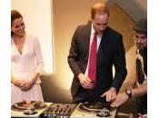 William Kate ”scratchano” come deejay (foto)