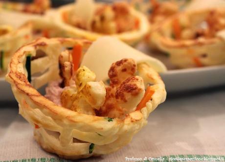 Cestini di pasta sfoglia e verdurine con crema al formaggio - fresco aperitivo di primavera