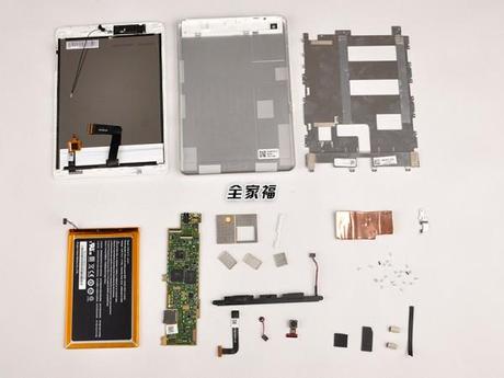 acer iconia a1 830 disassemblaggio 3 600x450 Acer Iconia A1 830: vediamo come è internamente tablet  Acer Iconia A1 830 acer 