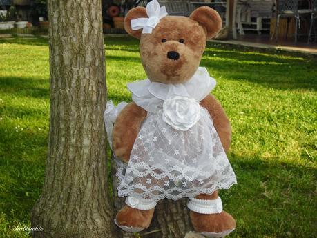 Teddy fa una passeggiata in giardino