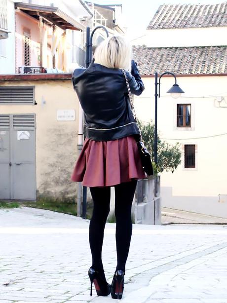 Il mio outfit con gonna di pelle burgundy  Sammydress e calze Omero