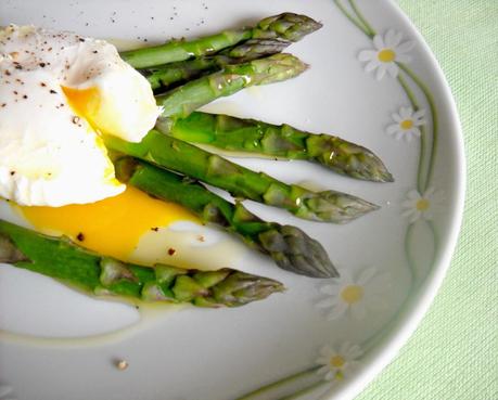 Uova in camicia con asparagi or Asparagus with poached eggs