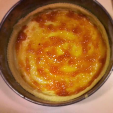 Crostata con mele e marmellata di albicocche Crostata con mele e marmellata di albicocche