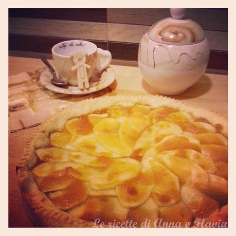Crostata con mele e marmellata di albicocche Crostata con mele e marmellata di albicocche