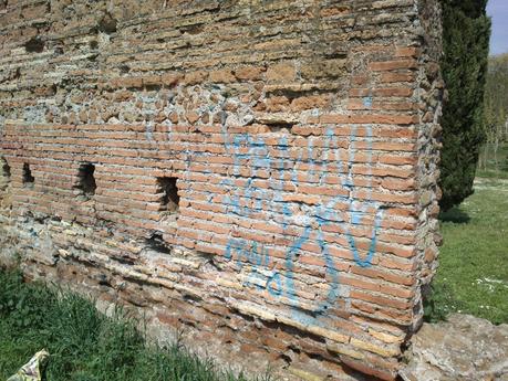 Tante, tantissime foto sul degrado di Villa Gordiani