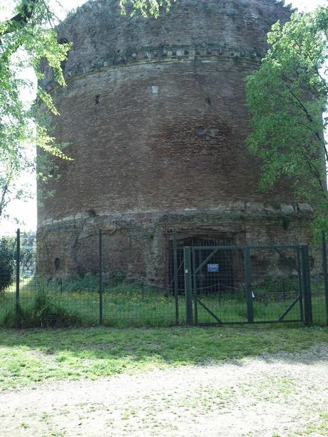 Tante, tantissime foto sul degrado di Villa Gordiani