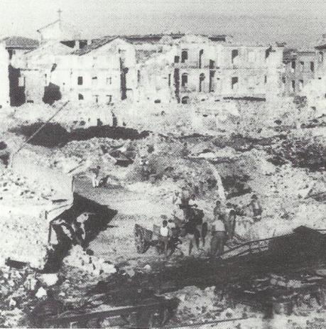 Viareggio - Vie Puccini, San Francesco e di Lucca dopo i bombardamenti - Foto tratta da Nuova Viareggio Ieri N.9 novembre 1993