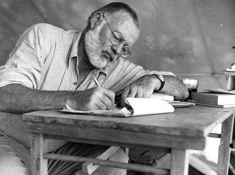 ernest_hemingway_scrive_N