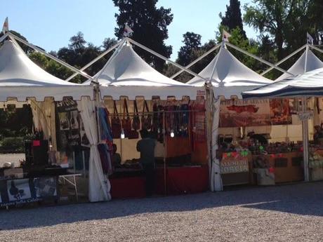 Non vi perdete tutte le immagini del suk del Pincio. Il barattolone di Nutella e le mutande. Foto che col vostro aiuto devono fare il giro del mondo