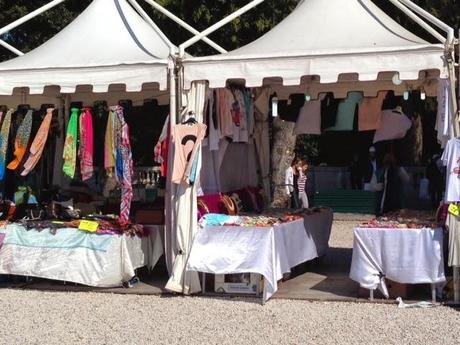 Non vi perdete tutte le immagini del suk del Pincio. Il barattolone di Nutella e le mutande. Foto che col vostro aiuto devono fare il giro del mondo