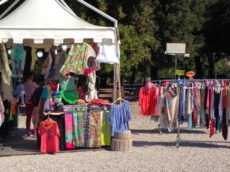 Non vi perdete tutte le immagini del suk del Pincio. Il barattolone di Nutella e le mutande. Foto che col vostro aiuto devono fare il giro del mondo