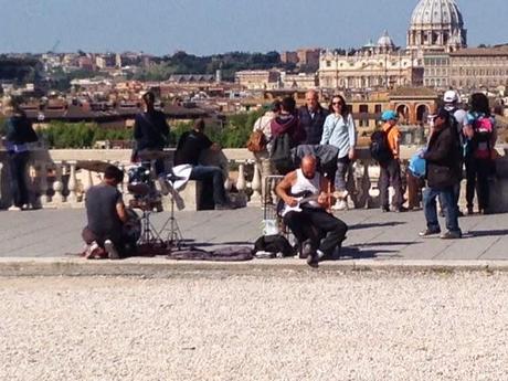 Non vi perdete tutte le immagini del suk del Pincio. Il barattolone di Nutella e le mutande. Foto che col vostro aiuto devono fare il giro del mondo
