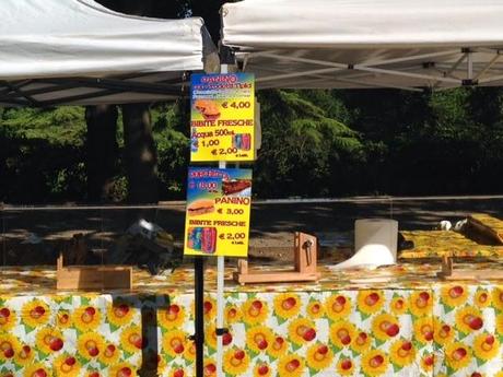 Non vi perdete tutte le immagini del suk del Pincio. Il barattolone di Nutella e le mutande. Foto che col vostro aiuto devono fare il giro del mondo