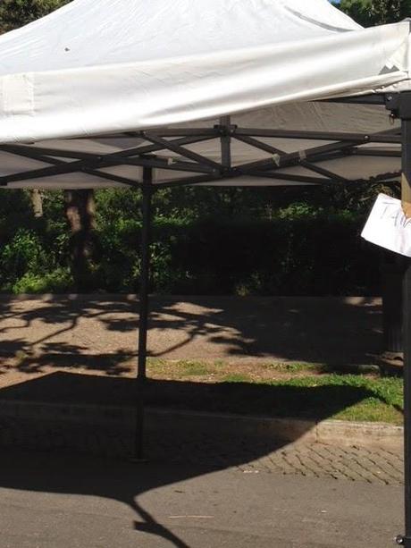 Non vi perdete tutte le immagini del suk del Pincio. Il barattolone di Nutella e le mutande. Foto che col vostro aiuto devono fare il giro del mondo