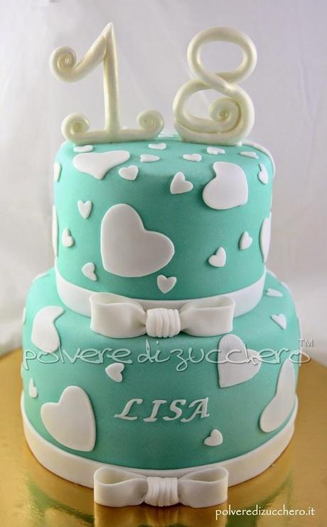torta 18 compleanno due piani pasta di zucchero cake design polvere di zucchero